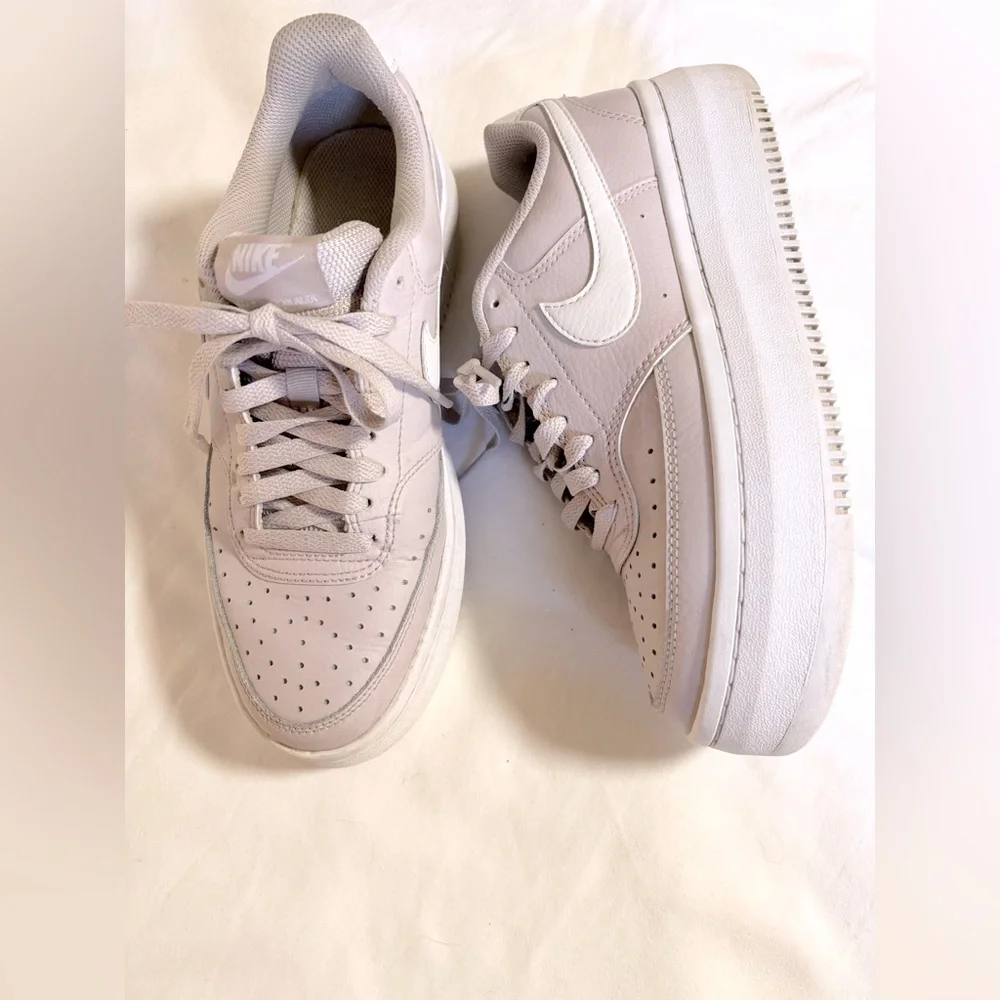 Nike Alta court Low in lavender Leather 8.5
